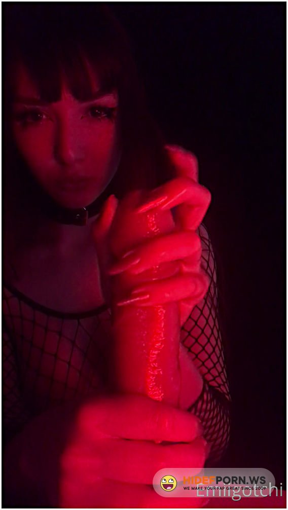 OnlyFans - Emii Gotchi | @emiigotchi - Fun - Oiled Up Handjob Video. Playing With Different Lighting [UltraHD 2K 1920p]