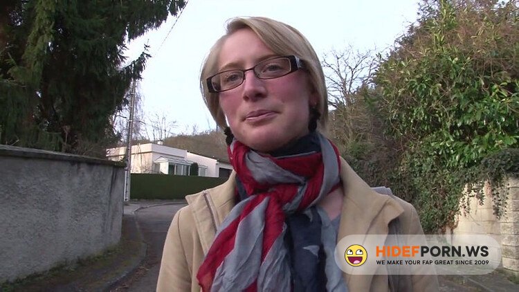 laFRANCEaPOIL.com - Diane - Diane, jeune bourgeoise nympho, nous suit pour un casting sauvage! [HD 720p]