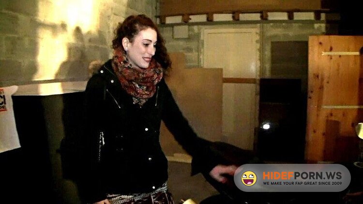 JacquieEtMichelTV.net / Indecentes-Voisines.com - Carlie (Carlie, 23ans, aime la moto! / 4. 3.2016) [Full HD 1080p]