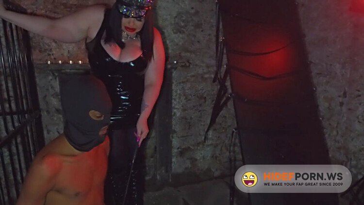 Clips4Sale - Mia MILF - Ball Crushing And Kicking [FullHD 1080p]