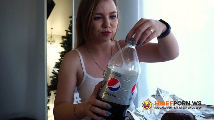 PornHub/PornHubPremium - Kisankanna - She Eats My Dick Like a Burger, Blowjob In Gloves, Sperm With The Burger [FullHD 1080p]