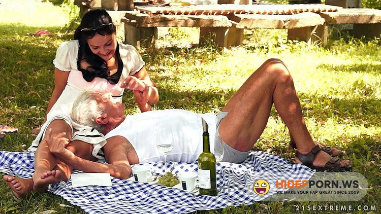 GrandpasFuckTeens/21Sextreme/21Sextury - Of Picnics and Old Cocks - Dolly Diore [HD 720p]