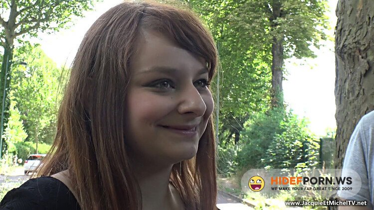 JacquieEtMichelTV.net - Julie A - Julie, 19ans, La Fille Des Voisins ! [FullHD 1080p]