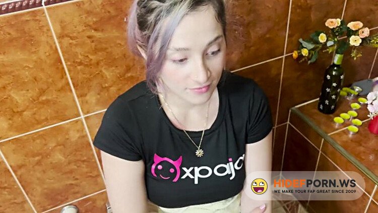 PornHub - DESCUBRO A MI HERMANASTRA TOCANDOSE EN EL BANO Y PASO ESTO [FullHD 1080p]