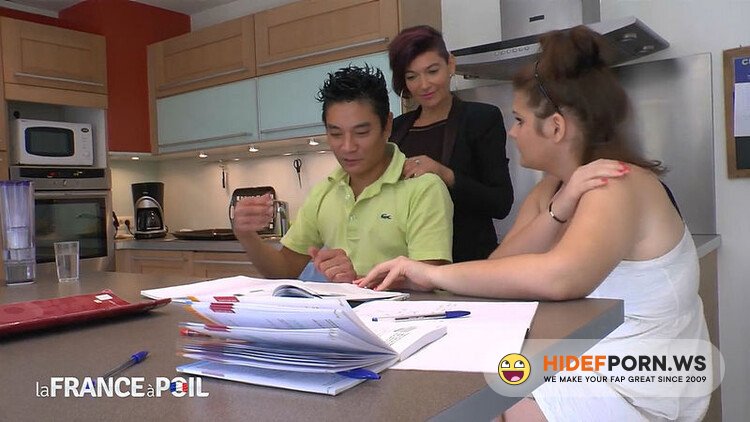 LaFRANCEaPOIL.com - Caro, Pauline: Caro, maman salope, se fait un plan cul bien trash! [HD 720p]