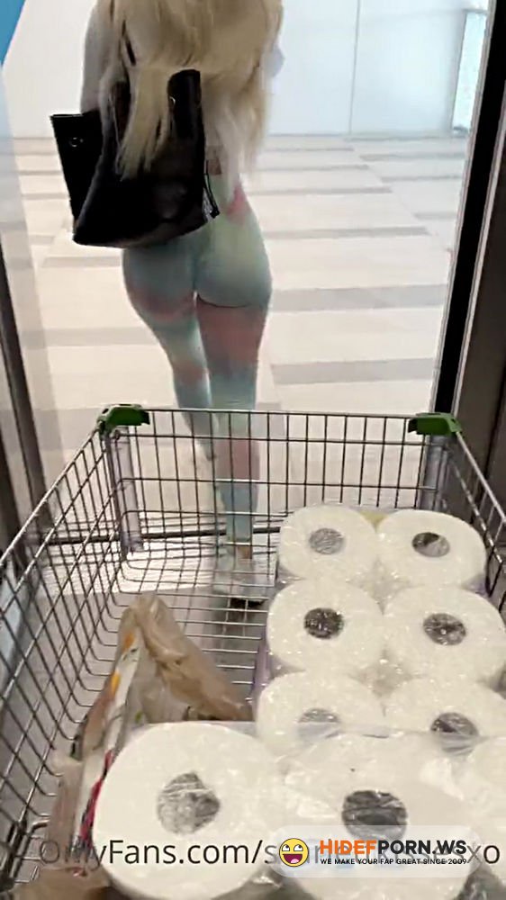 Onlyfans - ScarlettKissesXO Parking Lot Blowjob Facial Video Leaked [FullHD 1080p]