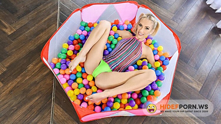 ExxxtraSmall / TeamSkeet - Sky Pierce (Bubble Pit Pussy Pleasure) [Full HD 1080p]