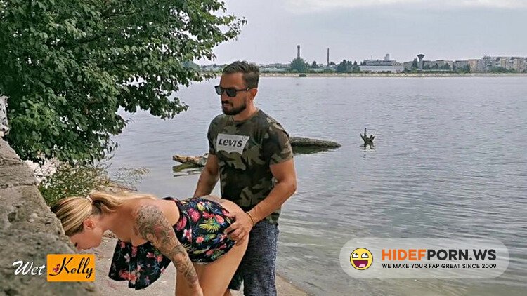 Pornhub - Amateur Couple Enjoy Fucking In The Public Park. WetKelly [FullHD 1080p]