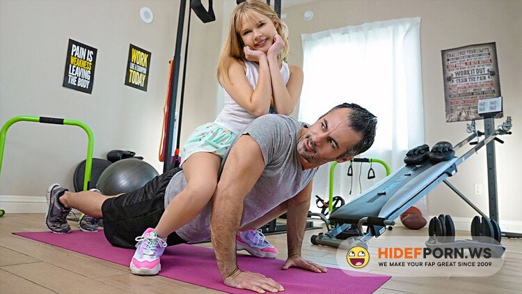 ExxxtraSmall / TeamSkeet - Coco Lovelock - Lifting Coco [HD 720p]