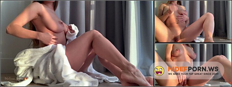 Melissa Burn - Teen Girl With Big Tits Masturbates Her Wet Pussy And Screaming From Orgasm [FullHD 1080p]