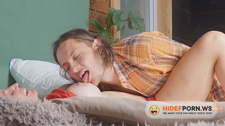 A Real Couple Making Love At Home - Awkwardness, Laughter, Kissing, Toys And Orgasms [FullHD 1080p]