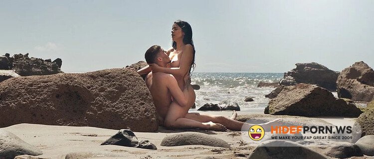 Frolicme.com - Julia de Lucia - Summer Fling [HD 816p]