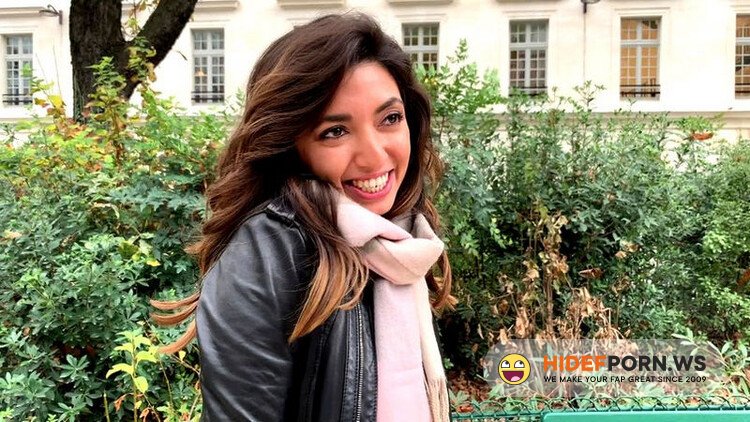 JacquieEtMichelTV.net/Indecentes-Voisines.com - A 28ans, Frida est plus que caliente [FullHD 1080p]