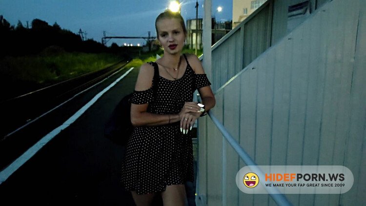 SWife Katy - The Puzzled Baby Was Waiting For The Train, And Got a Hot Cock And a Big Creampie In Public [FullHD 1080p]