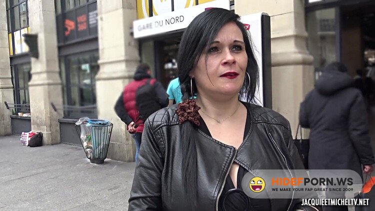 JacquieEtMichelTV - Julia - Julia, 36ans, Masseuse Experte ! [FullHD 1080p]