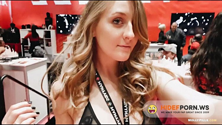 Risky Public Fuck In Parking Garage AVN 2020 - Molly Pills - Amateur POV HD [FullHD 1080p]