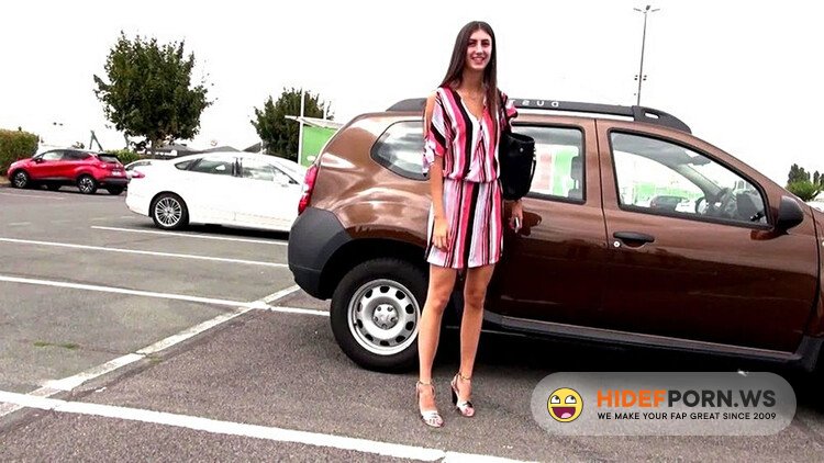 JacquieEtMichelTV.net / Indecentes-Voisines - Lina - Un physique de top model Lina, 18ans [Full HD 1080p]