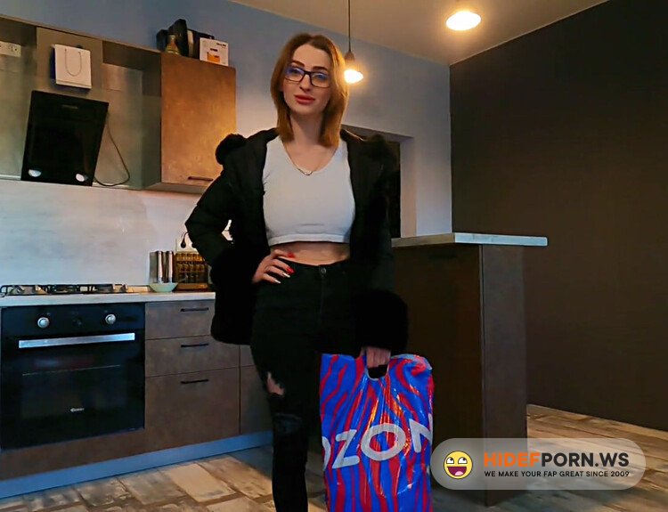 Step Sister Came For Advice, But I Fucked Her And She Came [FullHD 1080p]