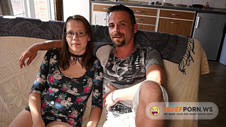 VurigVlaanderen/MeidenVanHolland - Agnes En Simon Met Een Vreemde [HD 720p]