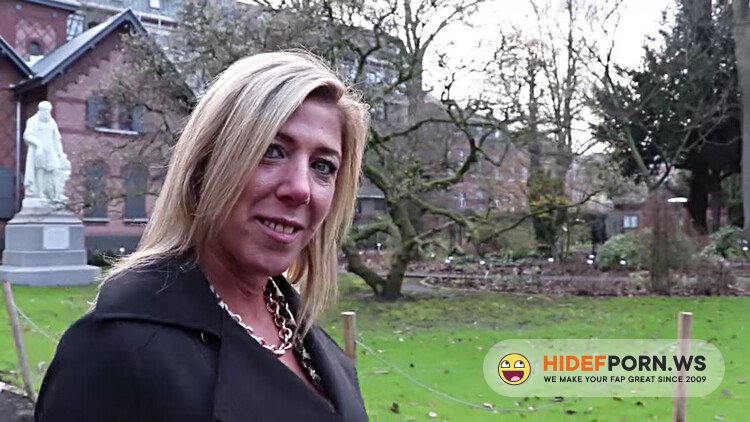 VurigVlaanderen/MeidenVanHolland - Milf Nikky Opent Haar Kontje [HD 720p]