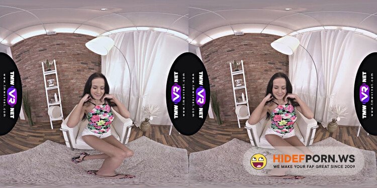 Dfusporn - Nicole Love - Cutie checks her pussy [UltraHD 4K 2700p]