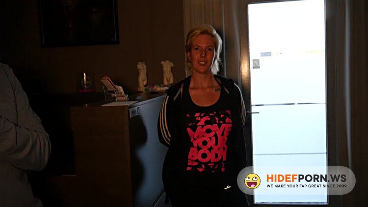 VurigVlaanderen/MeidenVanHolland - Milf Laura Dubbel Geduwd [HD 720p]