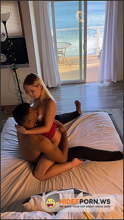 Sexy Blonde PAWG Gets A Christmas Creampie From BBC [SD 2160p] - 2025