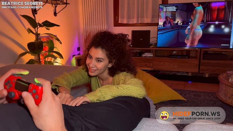 Onlyfans - RAGAZZA FA UN POMPINO MENTRE LUI GIOCA ALLA PLAYSTATION E VIENE SCOPATA FORTISSIMO Beatrice Segreti [FullHD 1080p]