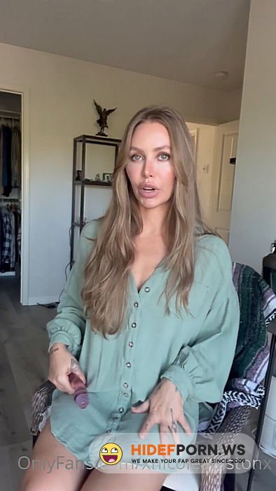 Nicole Aniston  Greenshirt Solo Dildo Fuck [SD 1280p] - 2025
