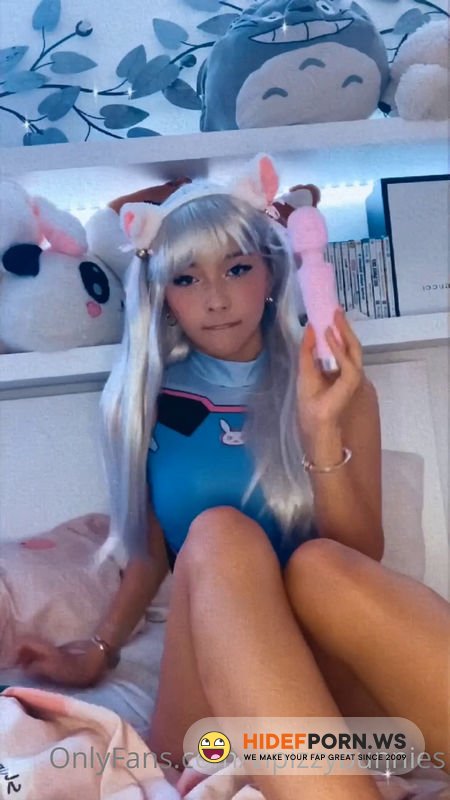 Onlyfans - WaifuMiia  Shorts  014 [SD 1920p]