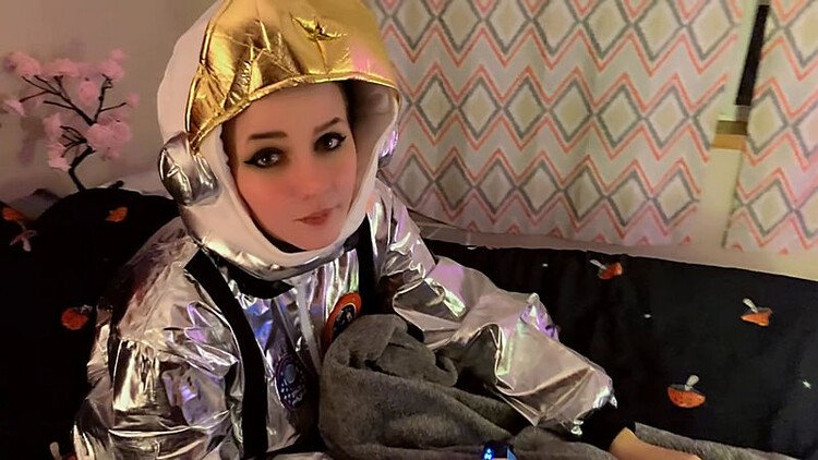 Onlyfans - Raven Skye Virgin Astronaut VS Curious Alien [HD 720p] - 2026