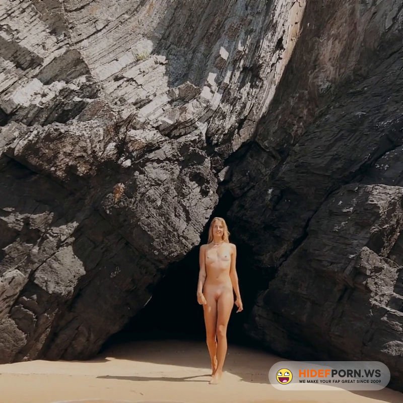 Onlyfans - She Made Me Cum In Less Than a Min At The Public Beach That Romantic Couple [FullHD 1080p]