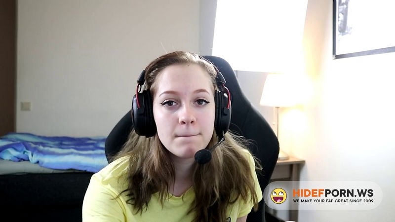Onlyfans - Gamer Girl Tries To Play While Getting Fucked [HD 720p]