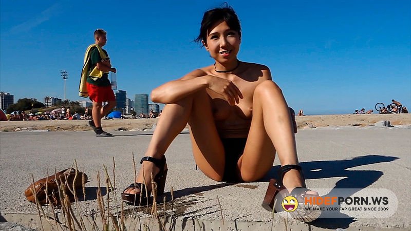 ManyVids.com - Littlesubgirl  Walk Naked, Squirt Infront Of Strangers [FullHD 1080p]