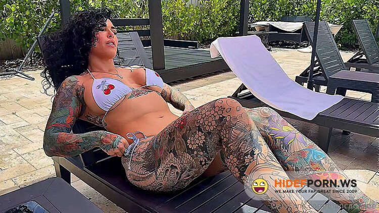 Onlyfans - Biancabailee  20250725 POOLSIDE FUCK FANTASY I Let Him Oil Me Up Before I Climb On [FullHD 1080p] - 2026