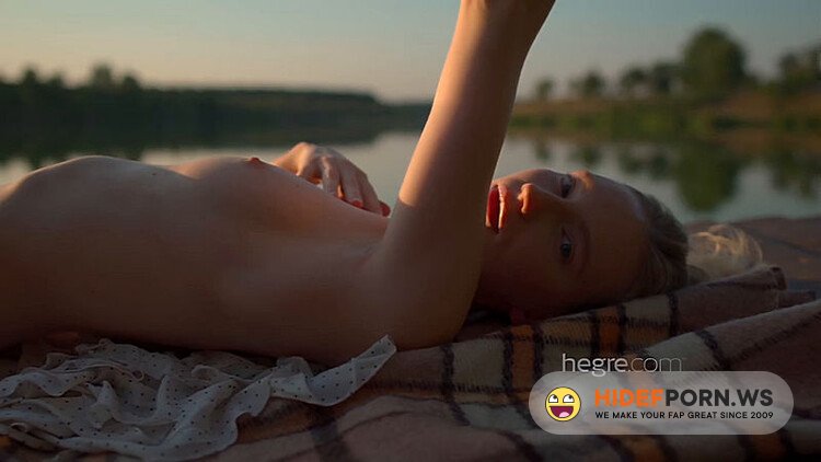 Onlyfans - Vika Kucherenko Gets Naked Outside [FullHD 1080p] - 2026