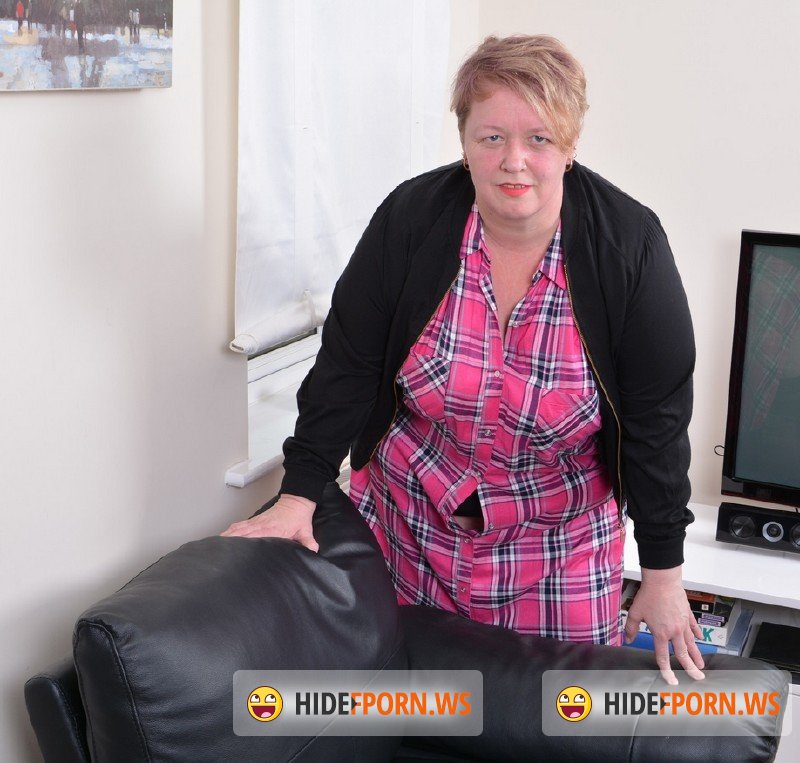 Mature.nl - Lesley (EU) (47) - British mature Bbw showing off her big tits [FullHD 1080p]