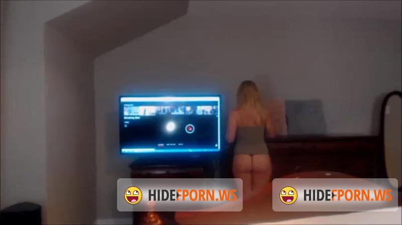ManyVids.com - Missbehavin26 - Fuck Mom while shes watching her shows [SD 404p]