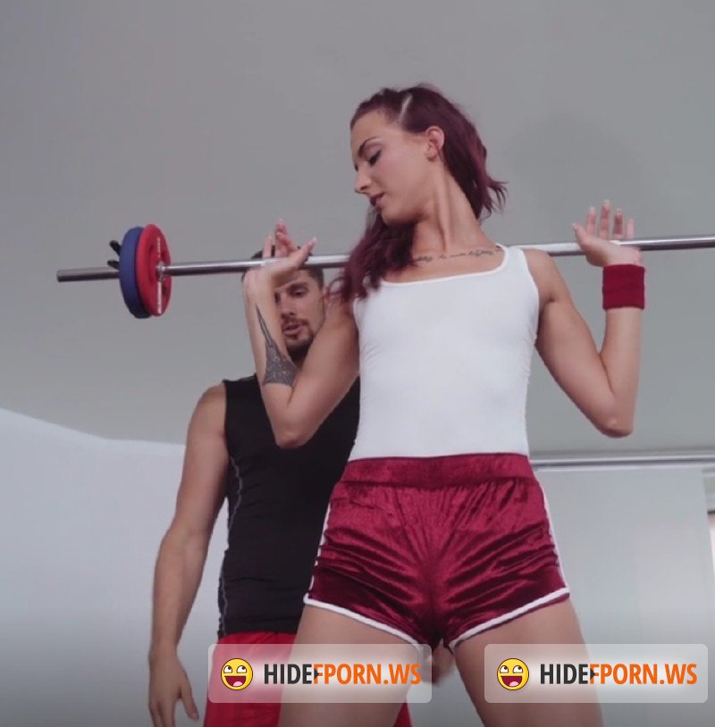 FitnessRooms.com - Lyen Parker - Sexy redhead meets old flame in gym [HD 720p]