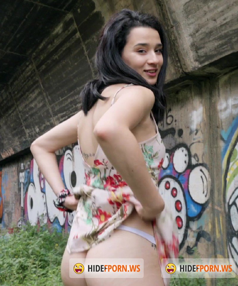 PublicPickUps.com/Mofos.com - Mia Navarro - Filling Her Pussy and Her Pockets [HD 720p]