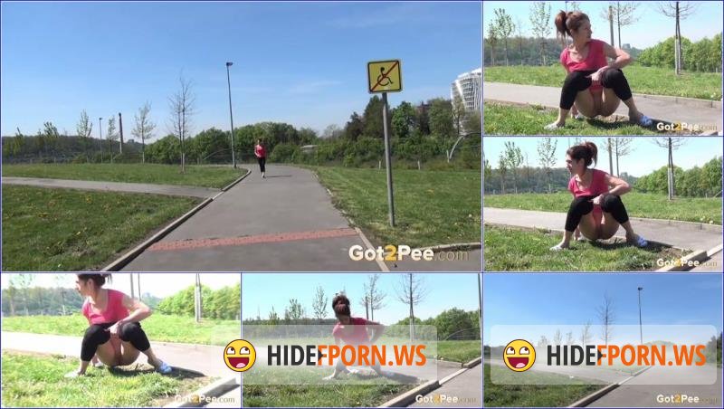 Got2Pee.com - Unknown - Video-desperate-jogger [FullHD 1080p]