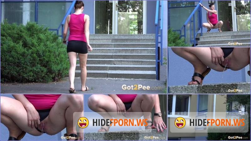 Got2Pee.com - Unknown - Video-locked-out [FullHD 1080p]
