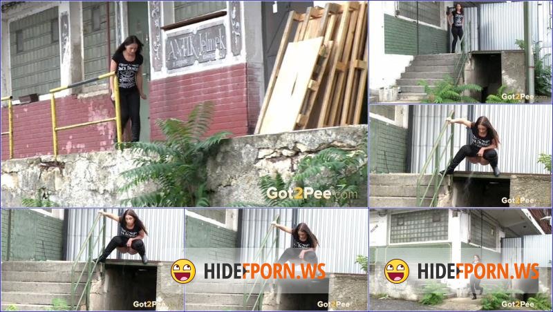 Got2Pee.com - Unknown - Desperate-piss [FullHD 1080p]