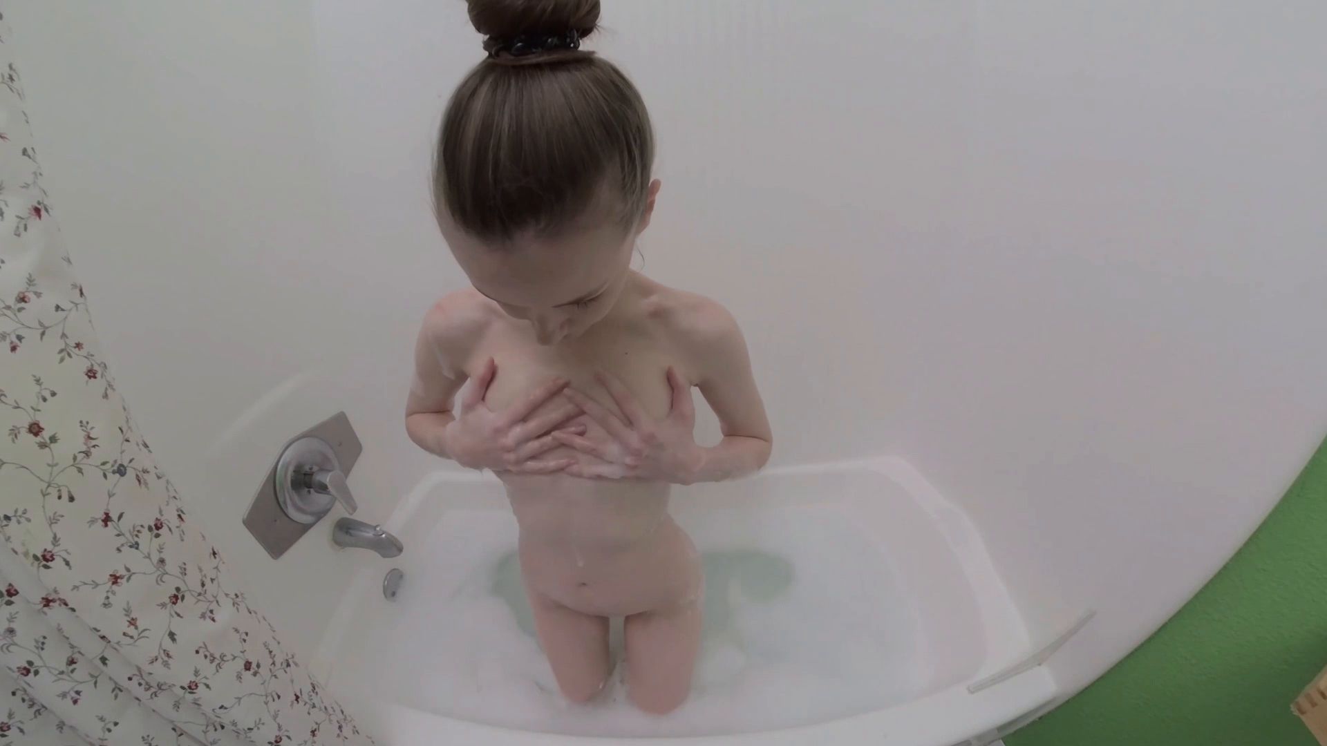 Emily Bloom - Bath Bubbles [FullHD 1080p]