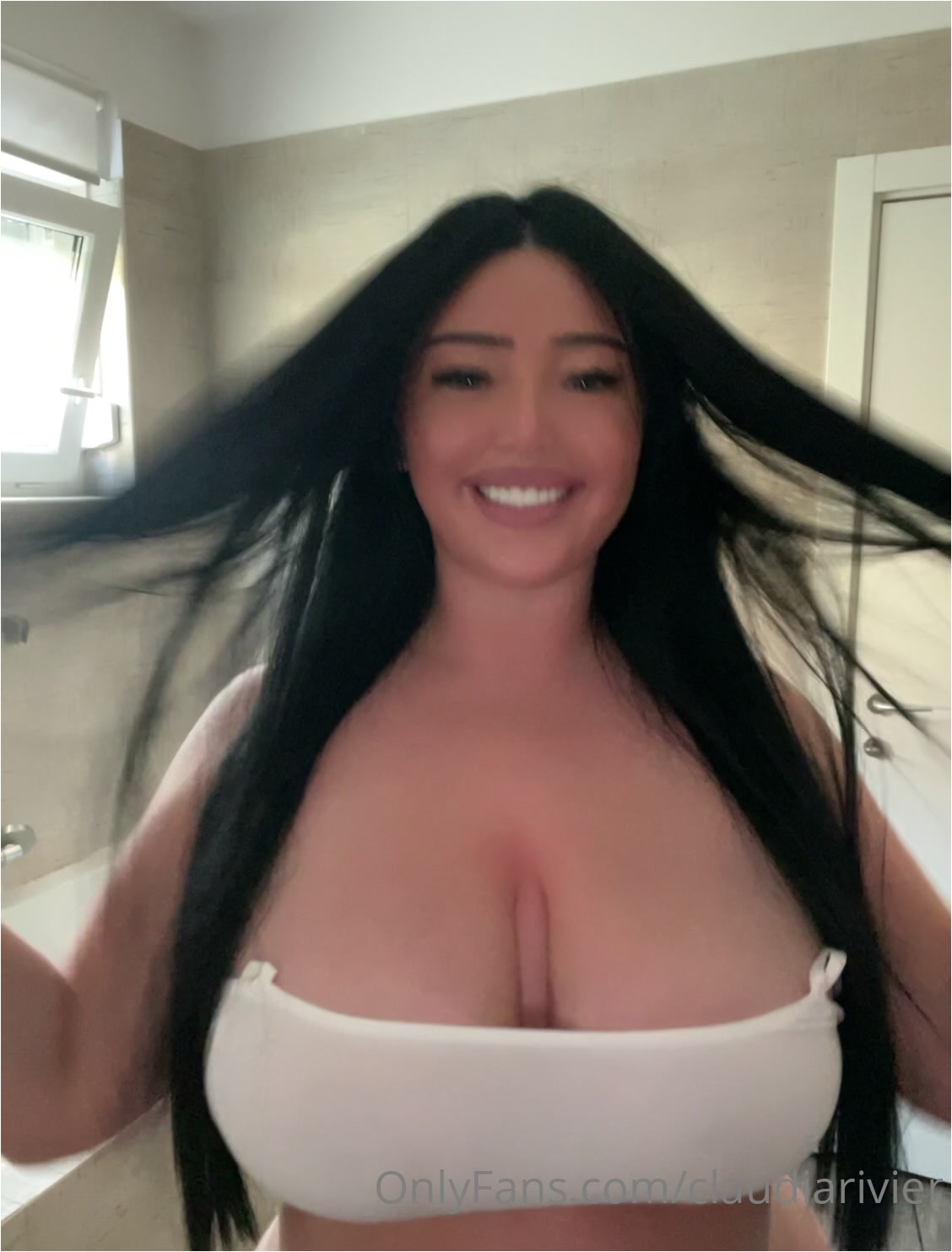 Claudia Rivier - Onlyfans Huge Tits Latina Video 20 [UltraHD/2K 1484P]