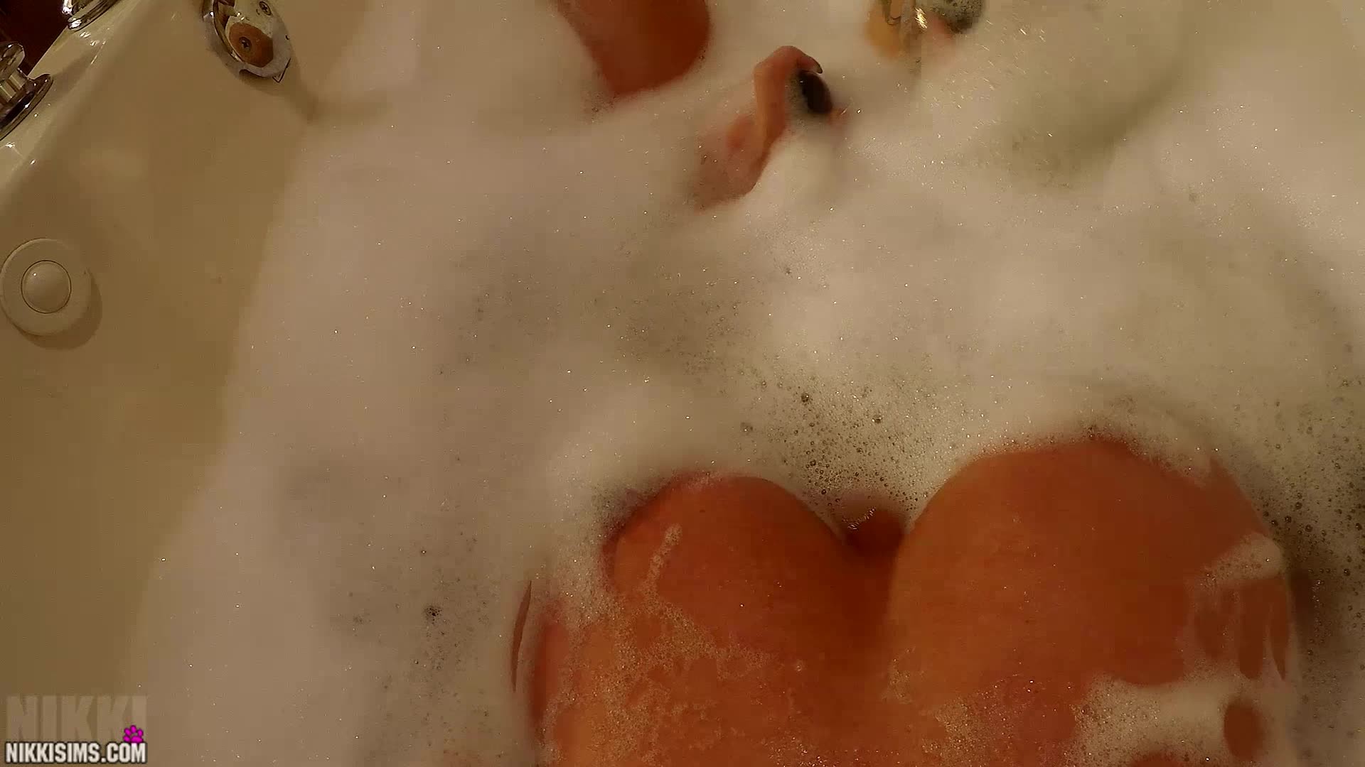 NikkiSims - Tub Dildo 2018 Full [FullHD 1080p]